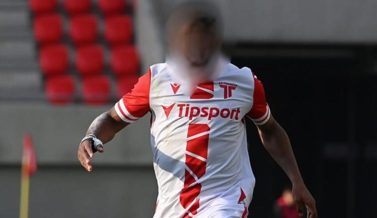 Imagen de Es nigeriano: un extraño refuerzo jugará en el fútbol argentino