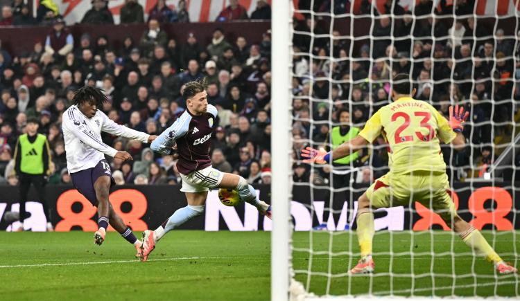Imagen de El Aston Villa del "Dibu" Martínez alcanzó una marca histórica de 111 años de vigencia