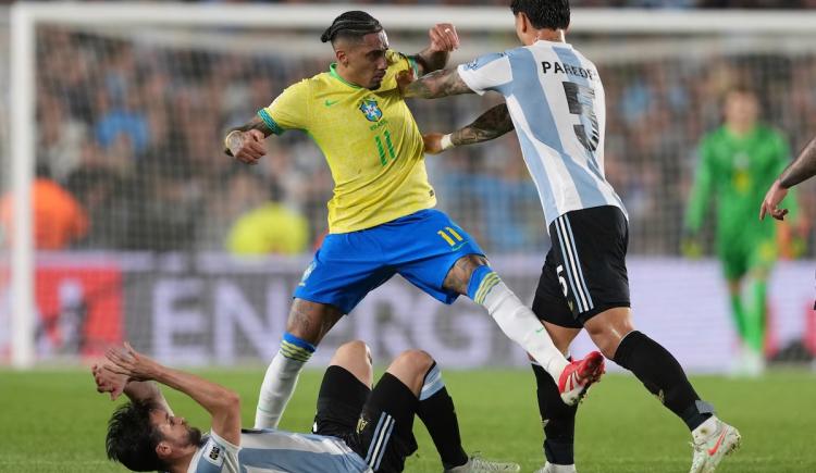 Imagen de Raphinha redobló la apuesta a dos semanas de la paliza de Argentina sobre Brasil